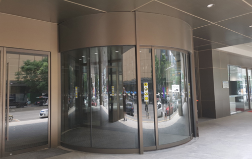 泛利大厦旋转门