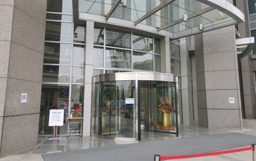 中国人寿大厦旋转门