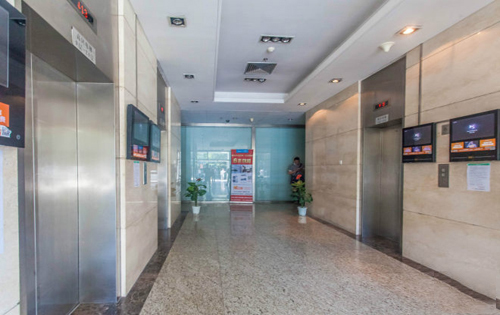 天辰大厦电梯