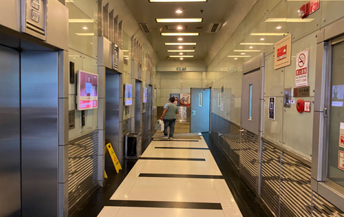 数码01大厦电梯