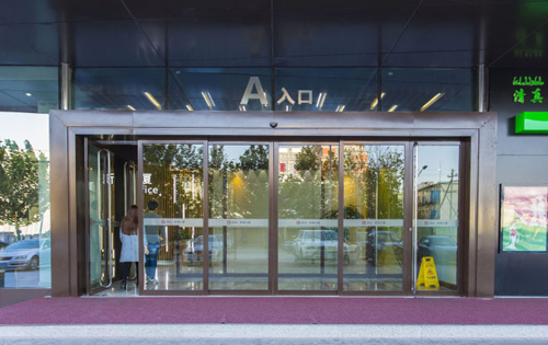 新港大厦A座入口