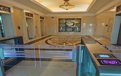 华一控股大厦电梯