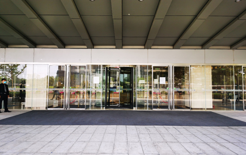 中国再保险大厦入口