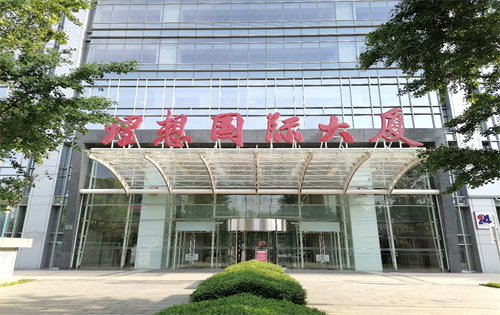 理想国际大厦正门