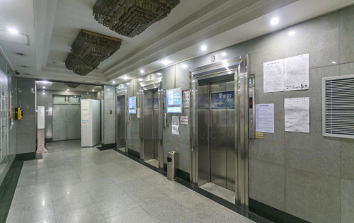 知春大厦电梯