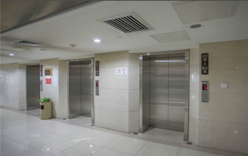 金贸大厦电梯