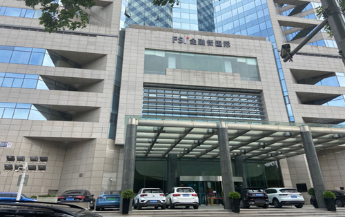北京国际金融中心正门