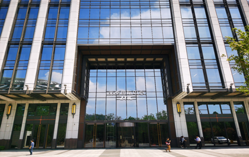 兆泰国际中心旋转门