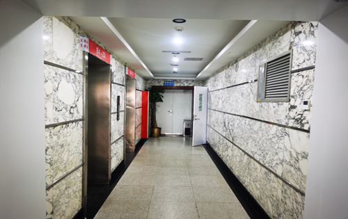 韦伯时代中心电梯