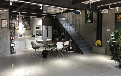 铜牛电影产业园扶梯