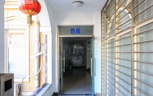 万盛商务会馆B区正门