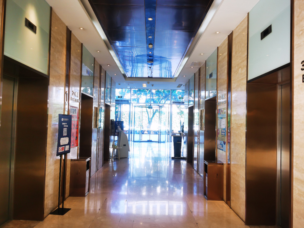 合生财富广场电梯