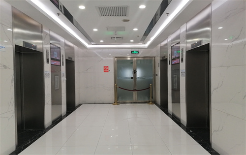 西环广场​电梯