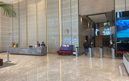 金茂广场前台