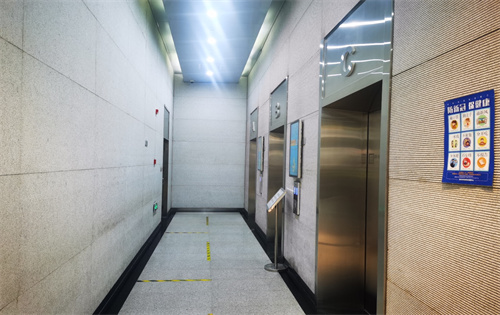 国投财富广场电梯