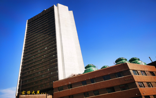 京信大厦顶立面