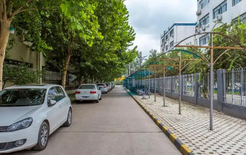 群英科技园地上停车处