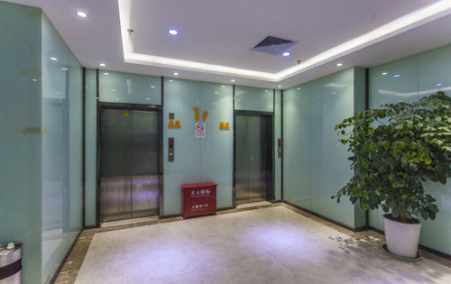宝盛广场电梯