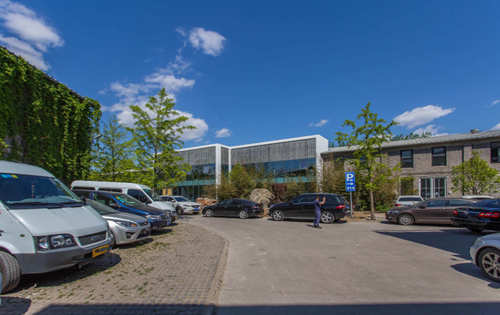 东风艺术区地上停车处