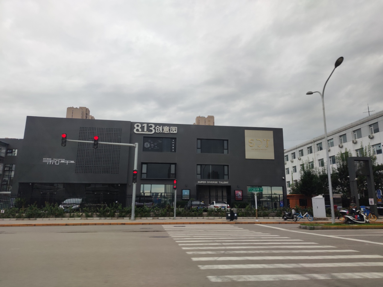 813文化创意产业园周边环境